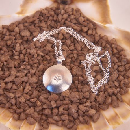 Silberkette mit Amulett